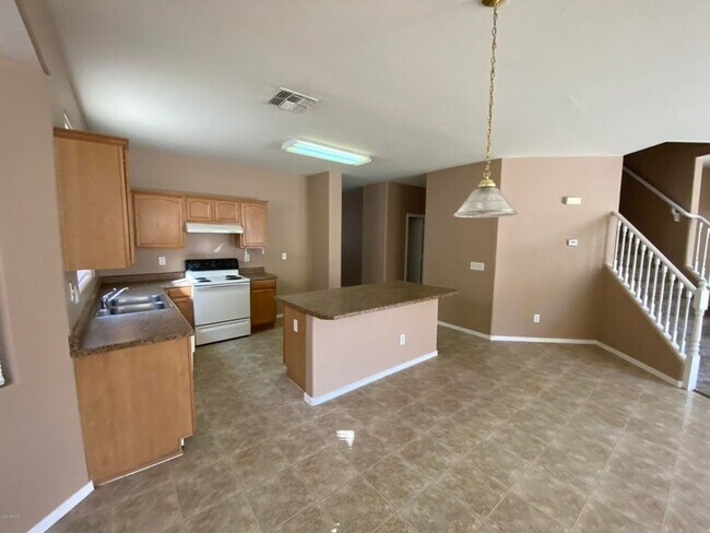 Building Photo - 4 bedroom home in Maricopa!