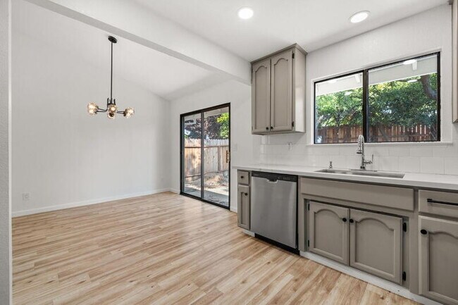 Foto del edificio - 4717 Boylston Ct