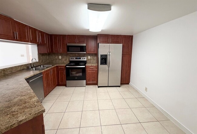 Building Photo - 9977 Westview Dr
