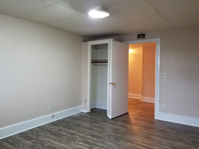 Building Photo - Apartment near Switchyard Park