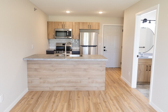 Building Photo - The Acres on Arrowhead