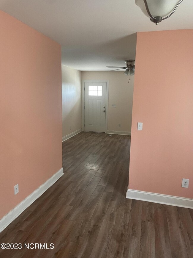Building Photo - 709 Solomon Alley