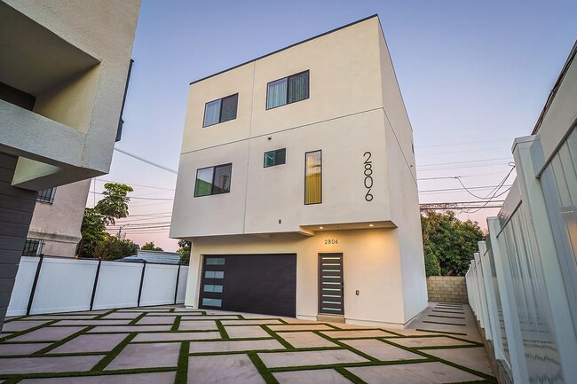 Foto del edificio - 2806 S Palm Grove Ave