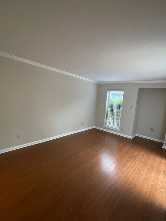 Foto del edificio - 2Bd/1.5Ba Townhouse located on the Germantown/Memphis Line!