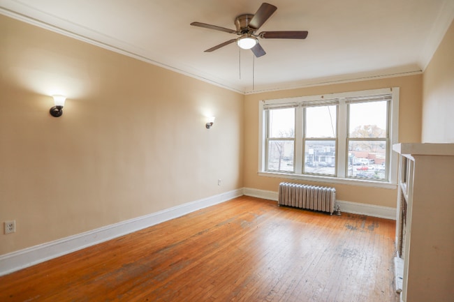 Foto del edificio - 4747 N Kenneth Ave