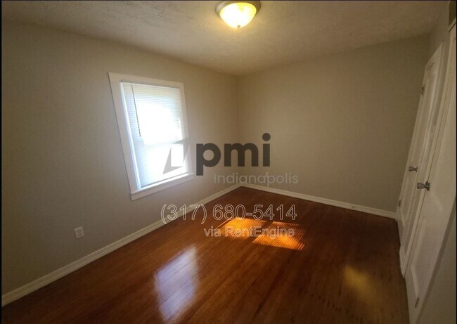 Foto del edificio - 4920 E 34th St