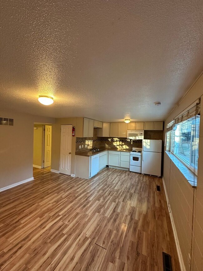 Building Photo - KM1517