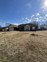 Building Photo - 8812 Skypark Dr