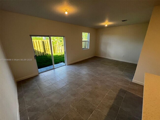Foto del edificio - 2703 SE 10th St