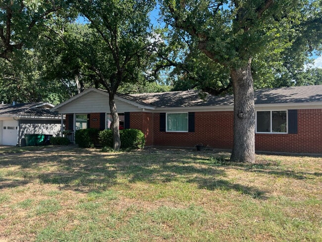Building Photo - 1702 Lanice Ave