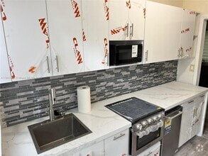 Building Photo - 4730 Pine Tree Dr