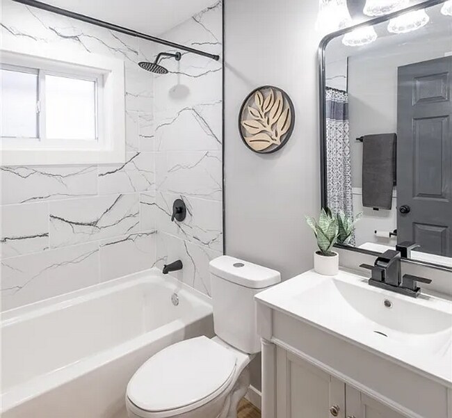 Foto del edificio - Absolutely Stunning 3BR Ranch in Kettering | Designer Finishes + Huge Backyard