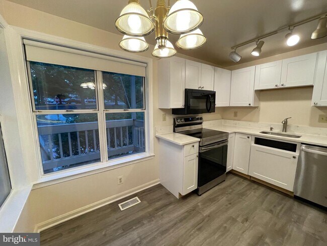 Building Photo - 5931 Sir Cambridge Way