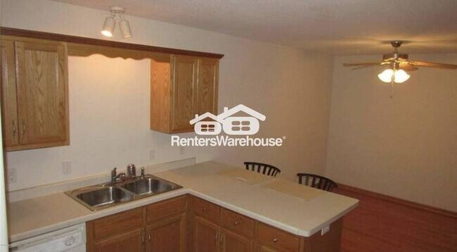 Building Photo - 1017 8th Ave SW Pine Island, MN 55963