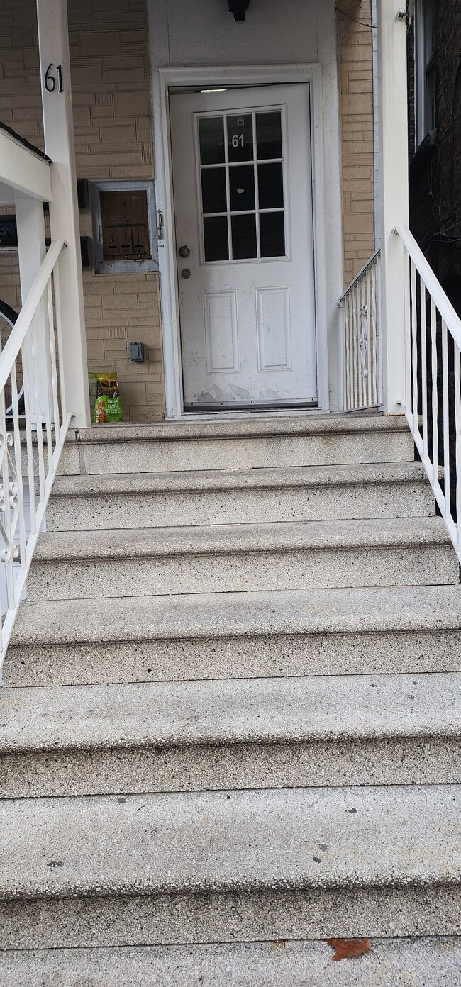 Building Photo - 61 Poplar St