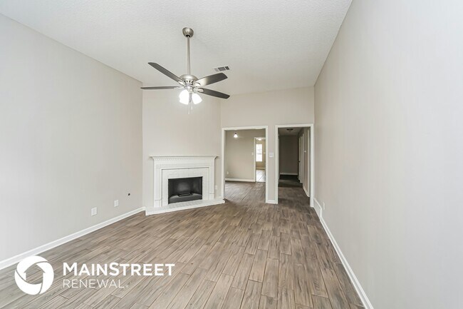 Foto del edificio - 1048 Cross Wood Ln