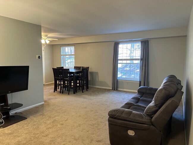 Foto del edificio - 4000 Gypsy Ln
