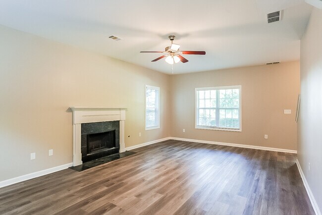 Building Photo - Spacious Two-Story Home in Douglasville, GA