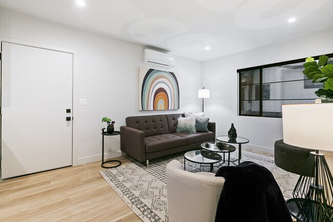 Foto del edificio - 215 Lucas Ave