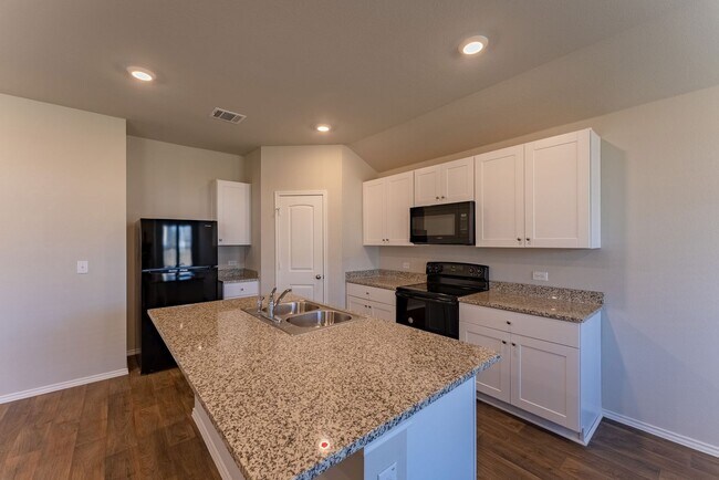 Building Photo - Intimate Dwelling in Del Valle