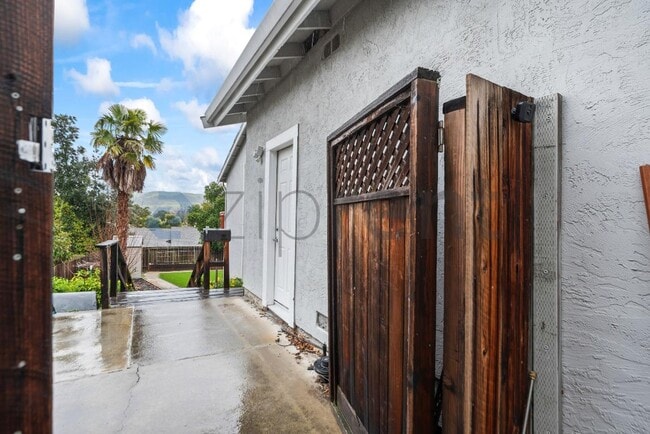 Building Photo - 9627 Alcosta Blvd