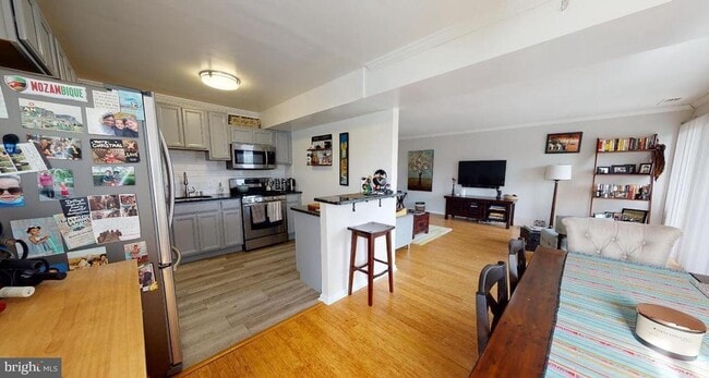 Building Photo - 31 Canterbury Square