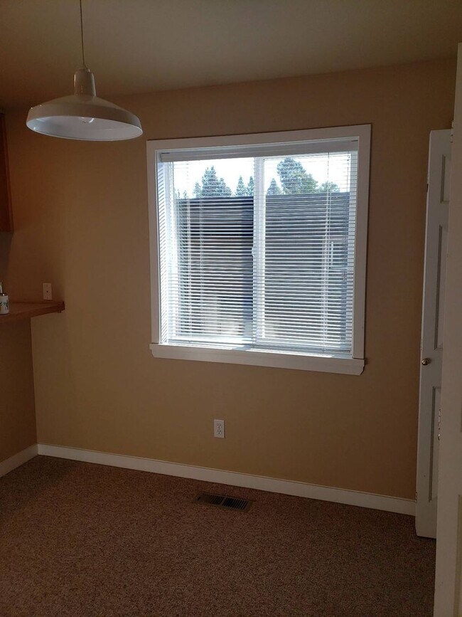 Foto del edificio - 2 Bedroom 1 Bath Westside Home