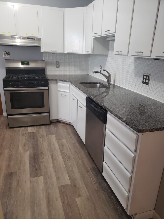 Building Photo - 97 Chapin St