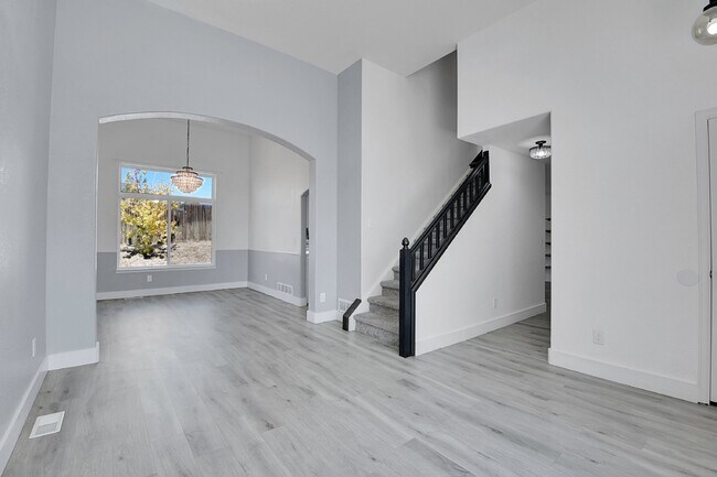 Foto del edificio - $3,040.95 - 3 Bed, 3-Bath Home in Aurora with In Unit Laundry and Central AC