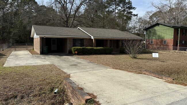 Foto del edificio - 627 McDowell Rd