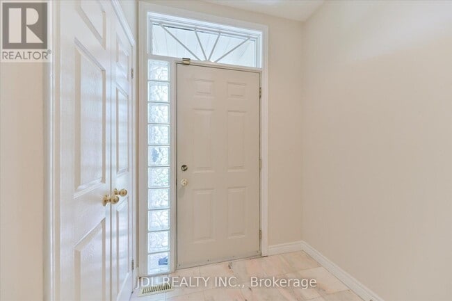 Building Photo - 3036 Bayview Ave