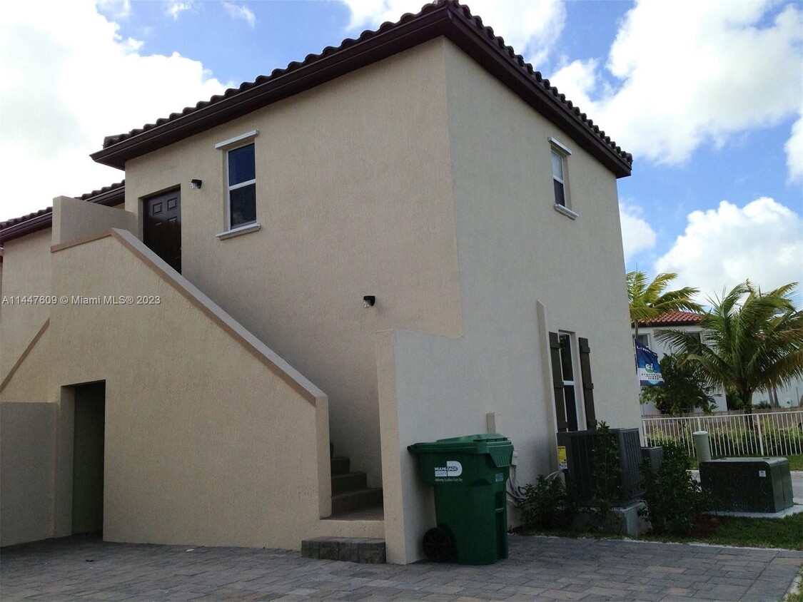 Foto principal - 9000 SW 169th Ct