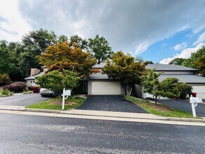 Building Photo - 212 Woods Edge Ct