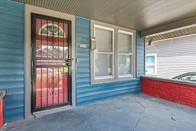 Foto del edificio - 1052-1052 N Warman Ave