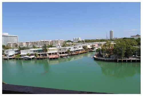 Foto principal - 7125 Bay Dr