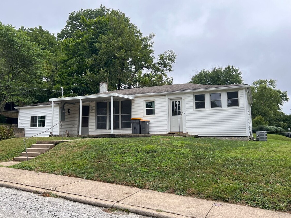 Foto principal - Available August 2026: Monthly rent $2,850.
