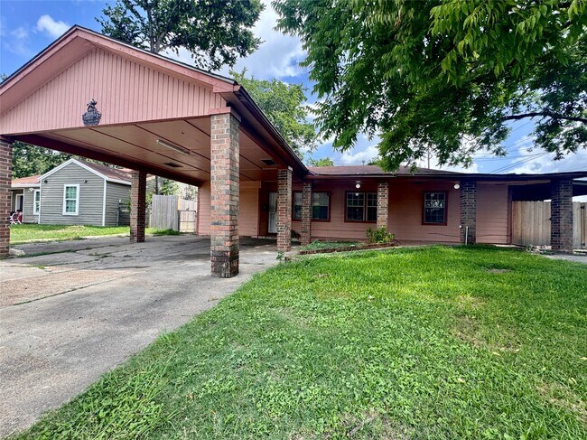 Foto del edificio - 6602 Clemson St