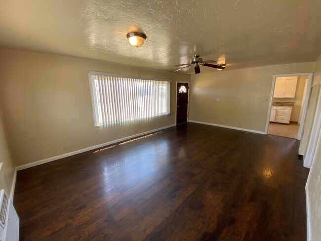 Building Photo - Charming 2 bedroom Reedley home for rent!