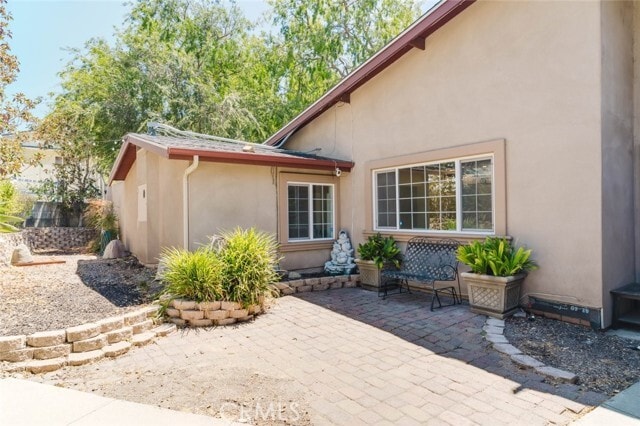 Building Photo - 2234 E Hillcrest Dr