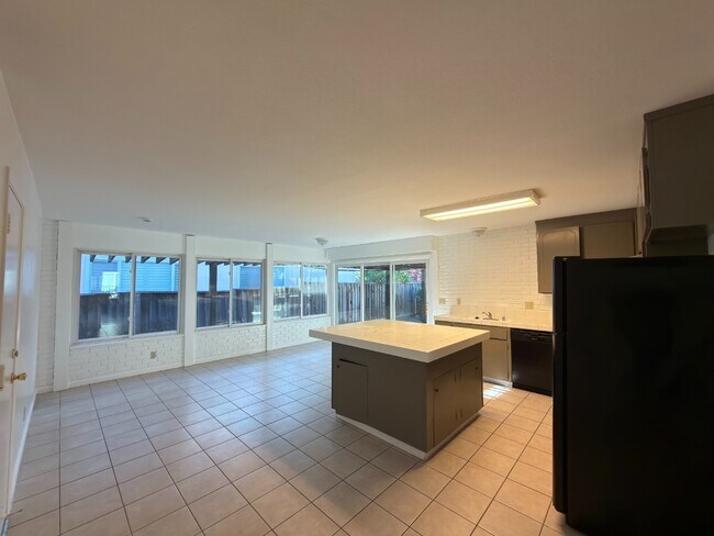 Foto del edificio - Spacious 3BR/2BA Single Family Home | 2-Car Garage + Great San Jose Location