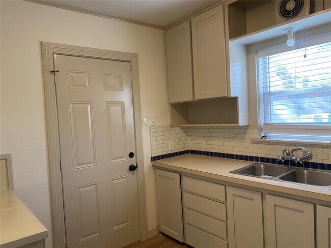 Building Photo - 3625 El Campo Ave