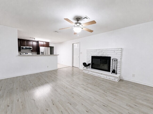 Foto del edificio - 553 Fernwood Farms Rd