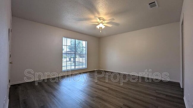 Building Photo - 506B Keller Rd