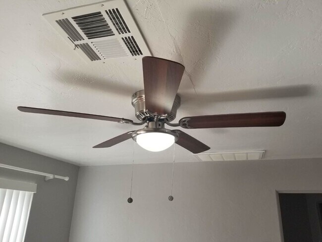 Foto del edificio - FABULOUS 1 BEDROOM 1 BATHROOM FOR LEASE