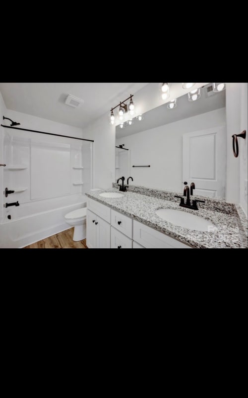 Building Photo - 2810 S Ridge Ave