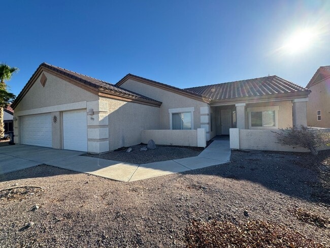 Building Photo - 3 Bed/2 Bath House with Boat Deep 3 Car Garage