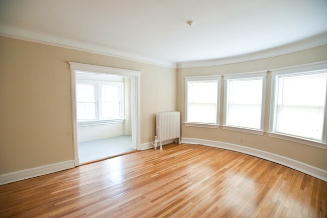 Building Photo - ***$1000 OFF FIRST MONTH**2534 N Prospect-...