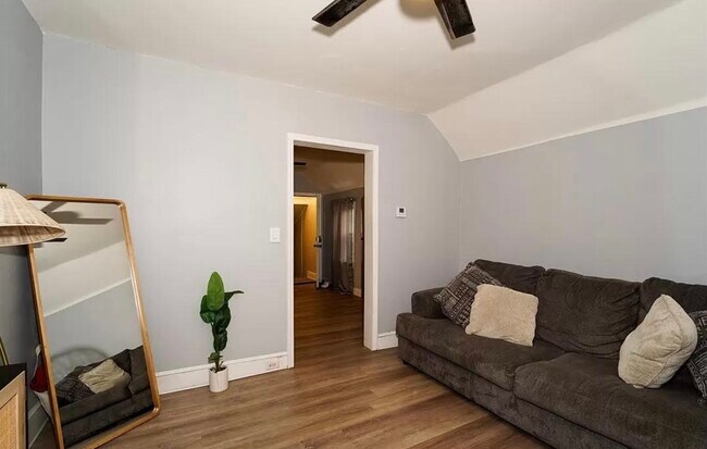 Foto del edificio - 3647 W 47th St