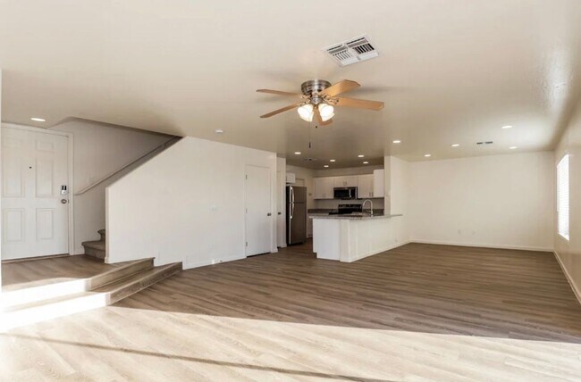 Foto del edificio - 4210 N 113th Dr