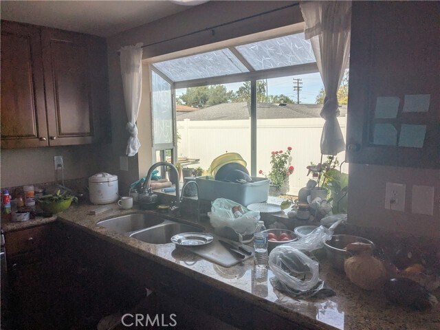 Foto del edificio - 820 N Justin Pl